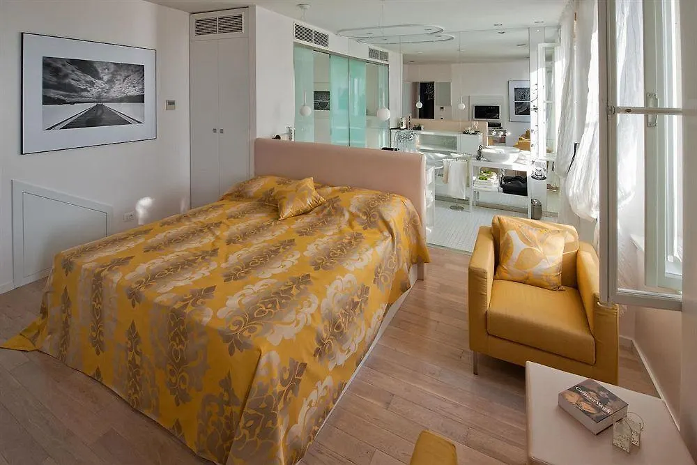 Riva Luxury Suites Split 4*,